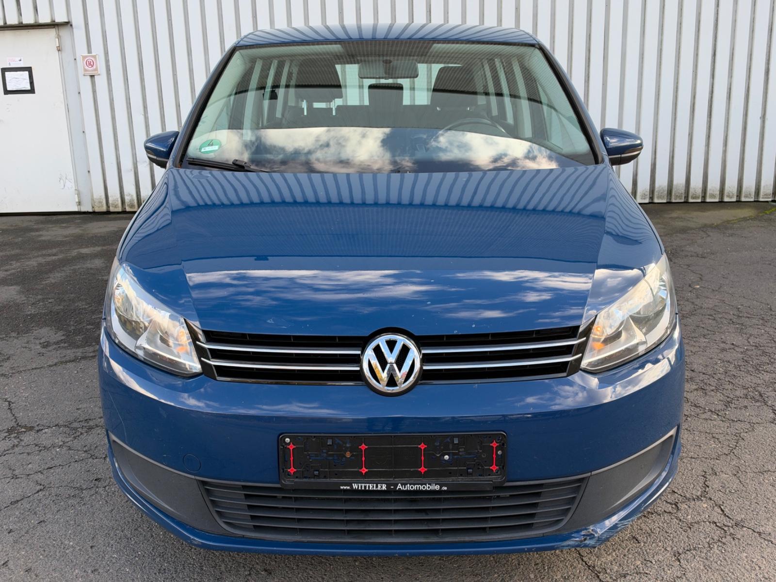 Volkswagen Touran 2012 — rear view