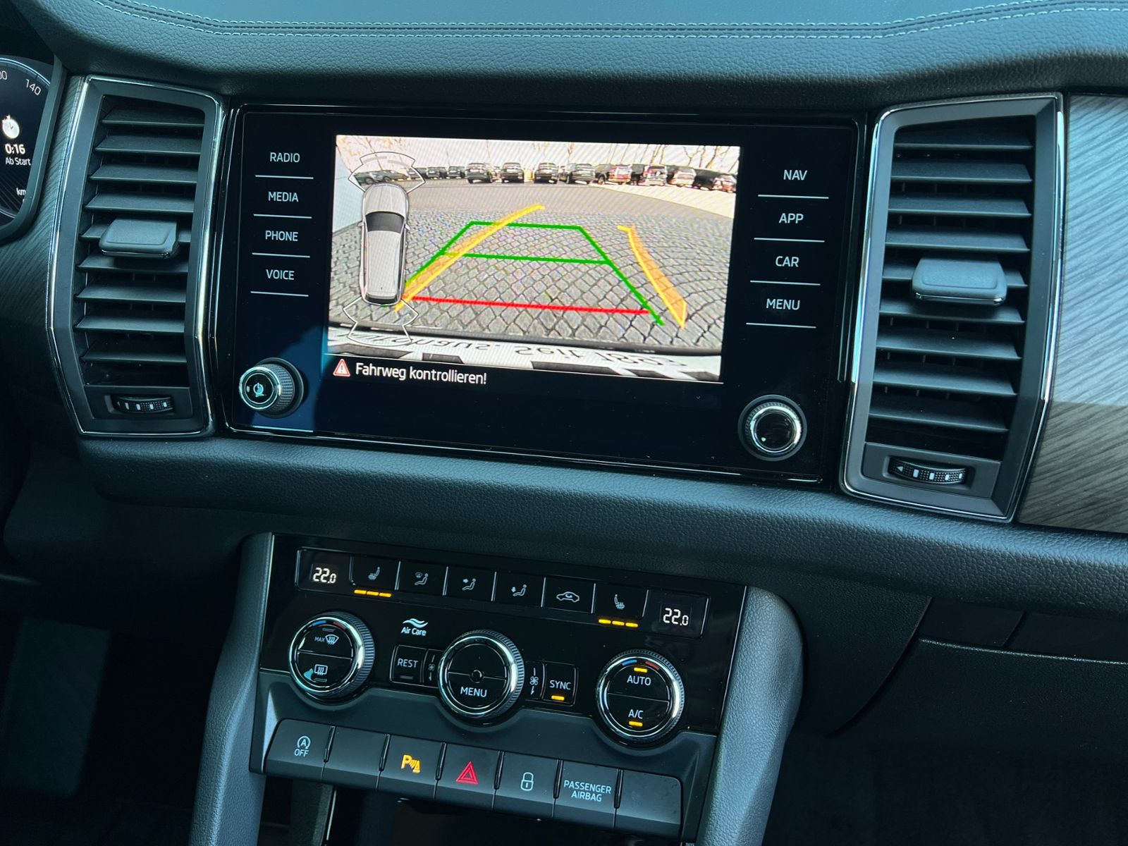 Fahrzeugabbildung SKODA Kodiaq Style 1.5 TSI DSG FL *AHK, LED, ACC, 19"-