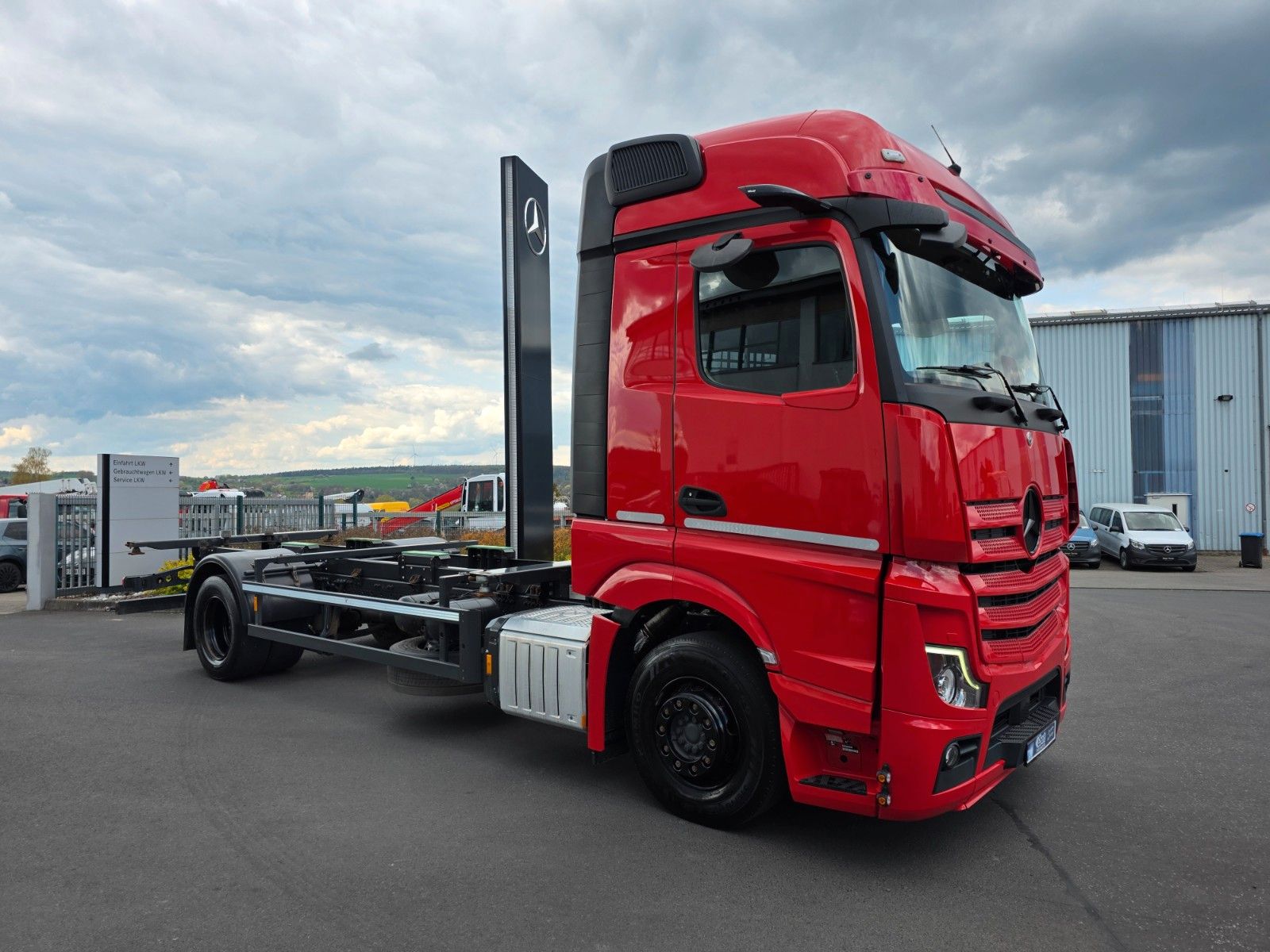 Fahrzeugabbildung Mercedes-Benz Actros 1843 LL BDF Fahrschule S&G 6 Sitze AHK