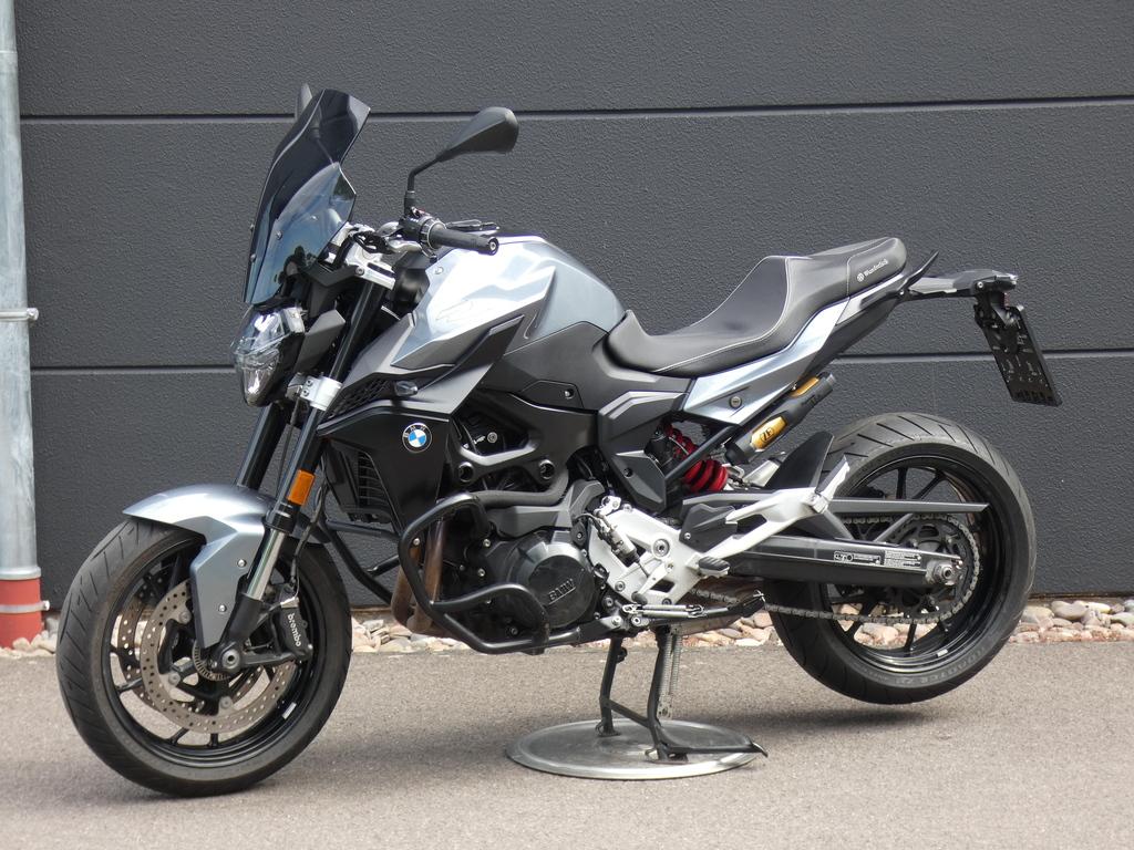 BMW F 900 R sehr gepflegt, viel Zubehör