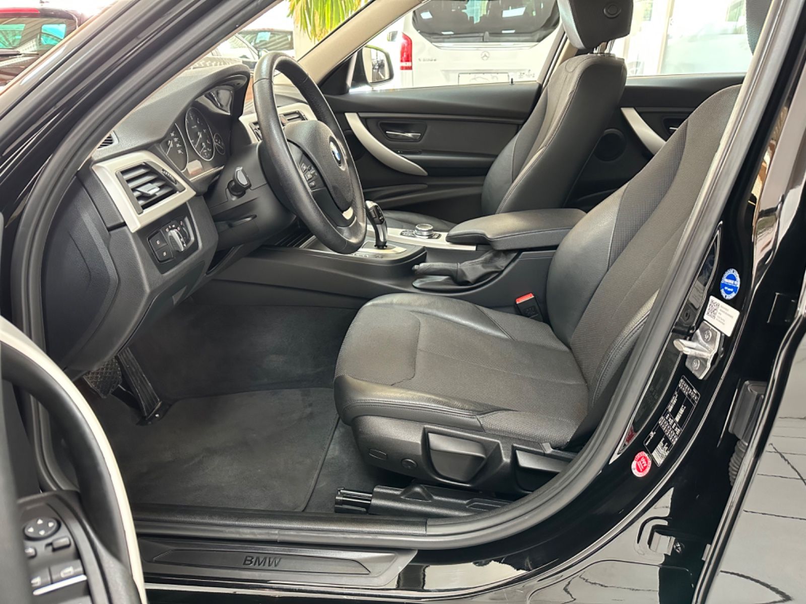 Fahrzeugabbildung BMW 320d *Navi*Automatik*Sitzheizung*