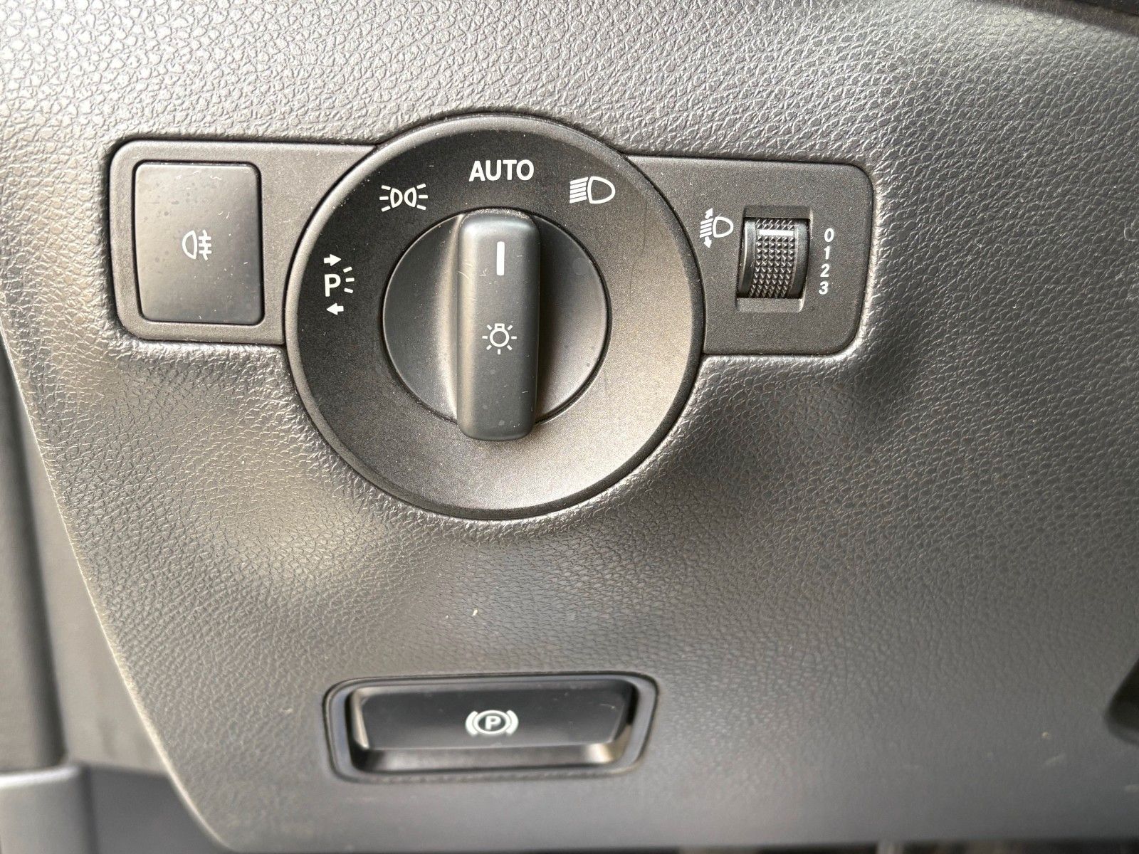 Fahrzeugabbildung Mercedes-Benz B 180 BE Klima PDC 1.HAND SPORTLENKRAD Sitzhzg