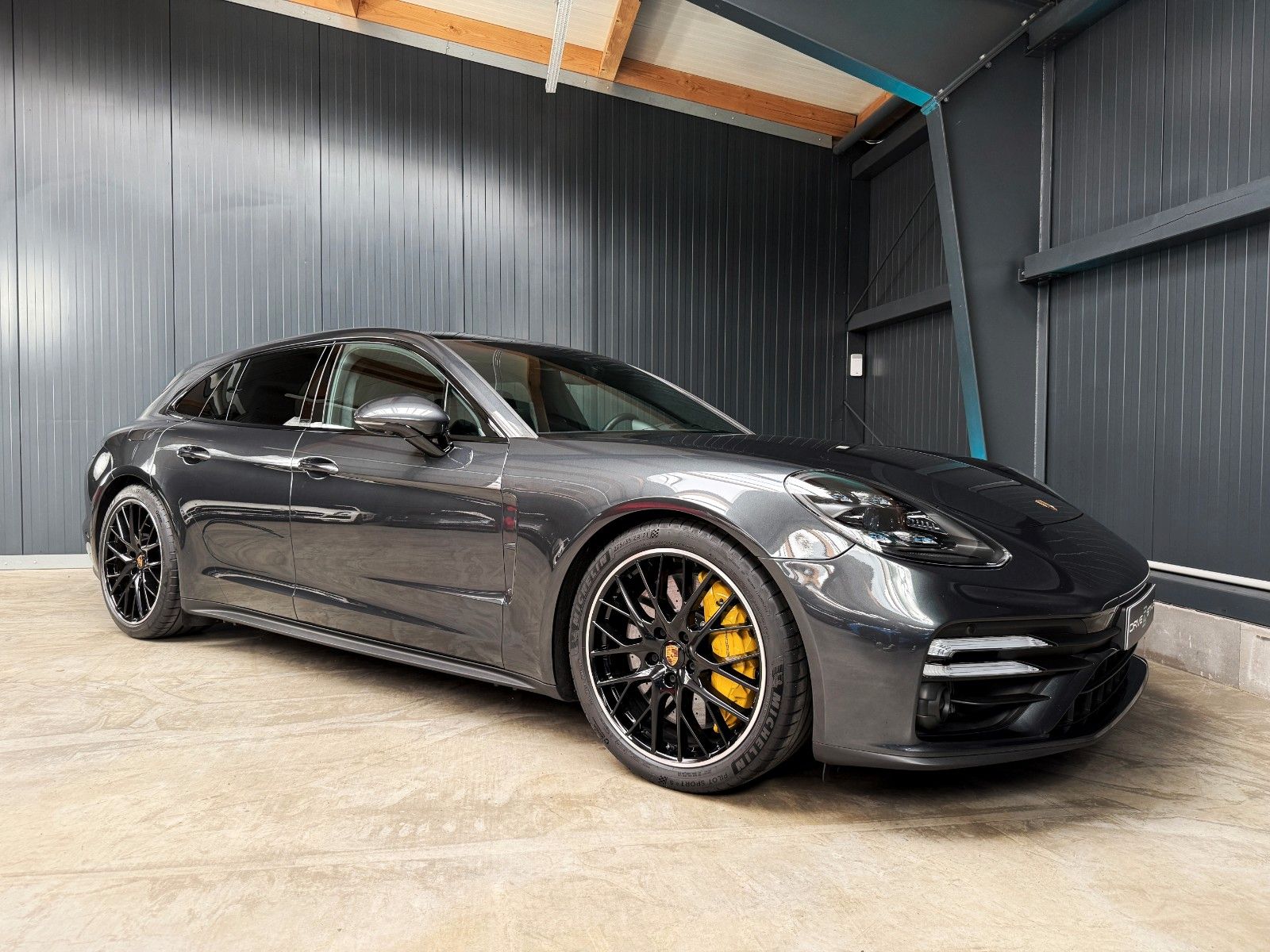 Fahrzeugabbildung Porsche Panamera Sport Turismo Turbo S + Approved + PCCB