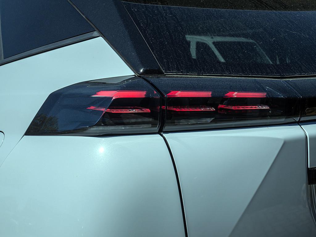 Peugeot 2008 1.2 Hybrid 110 Allure SHZ KAMERA ACC LED