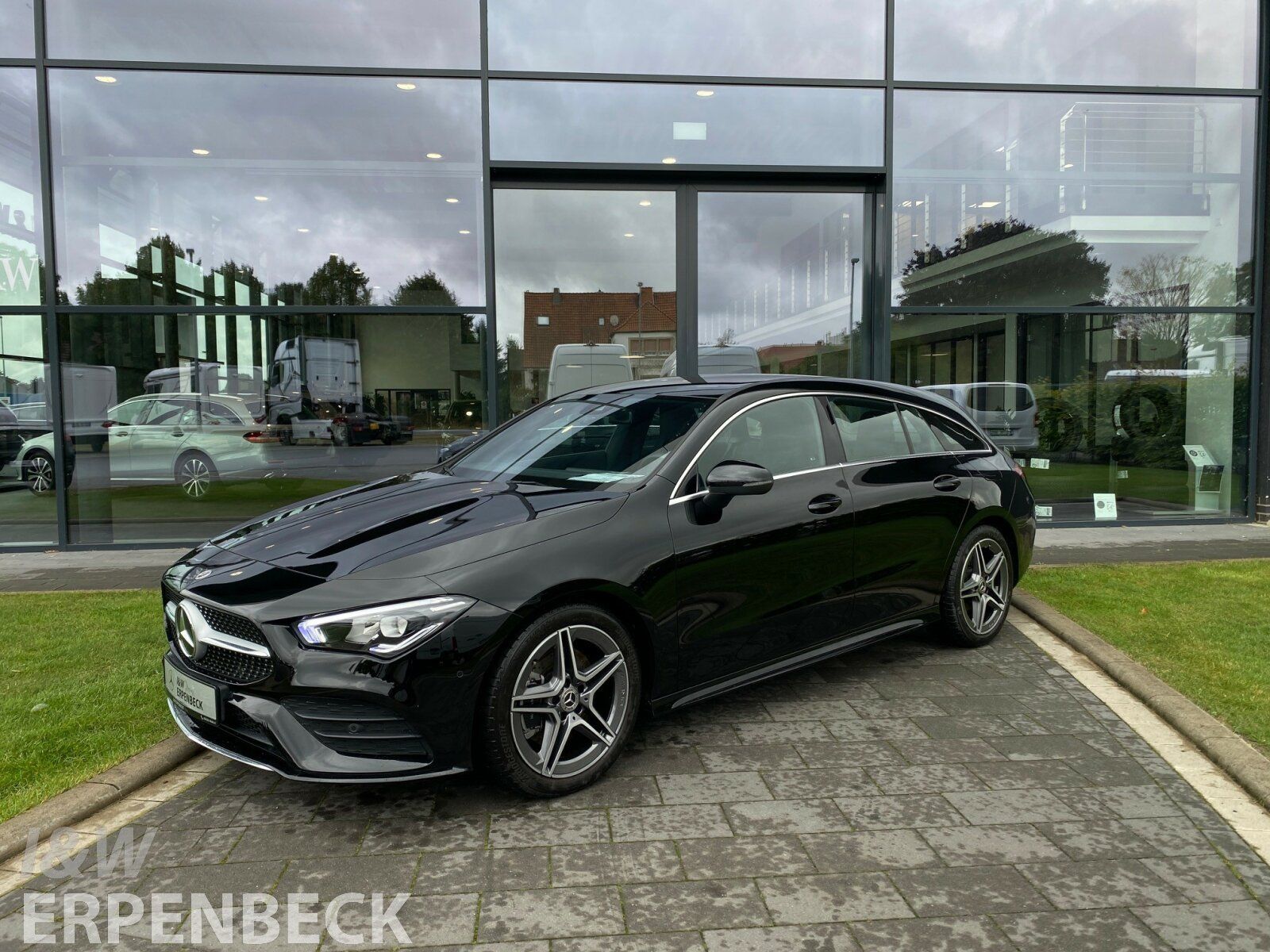 Fahrzeugabbildung Mercedes-Benz CLA 200 SB AMG Distr AHK Kamera EasyPack EDW LED