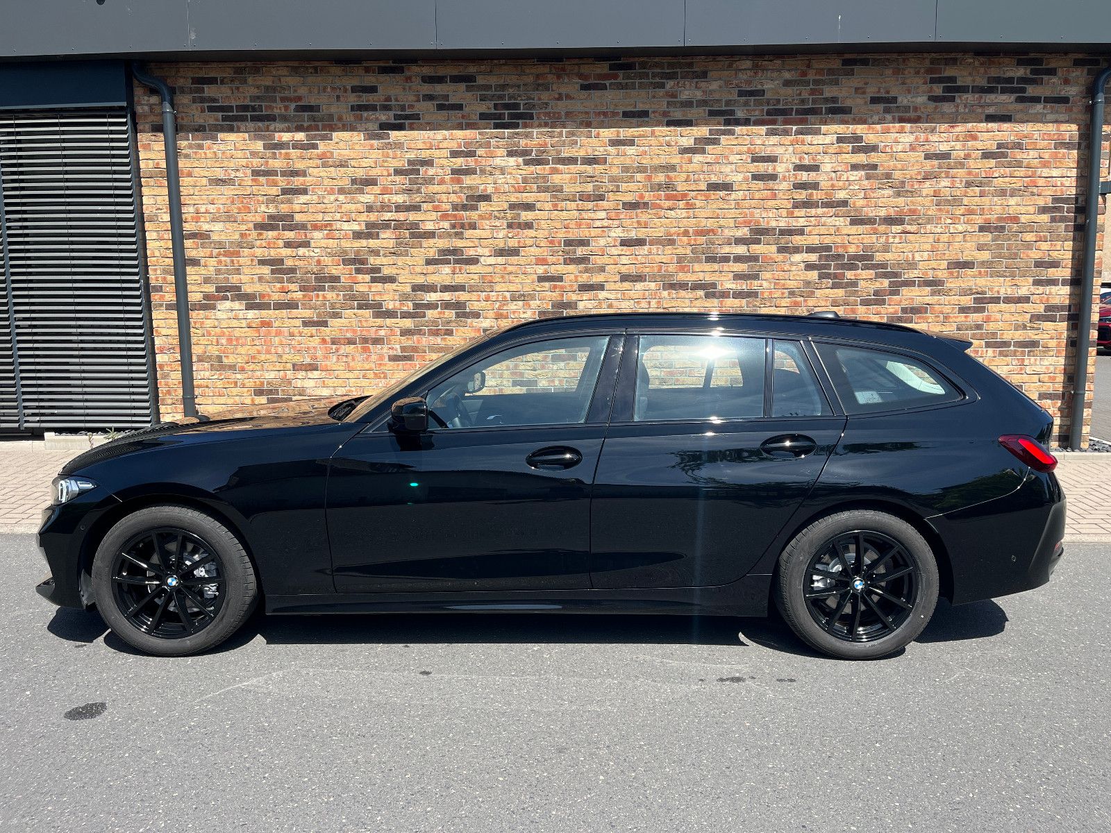 BMW 318i Touring Navi LED Shz Kamera foto 3
