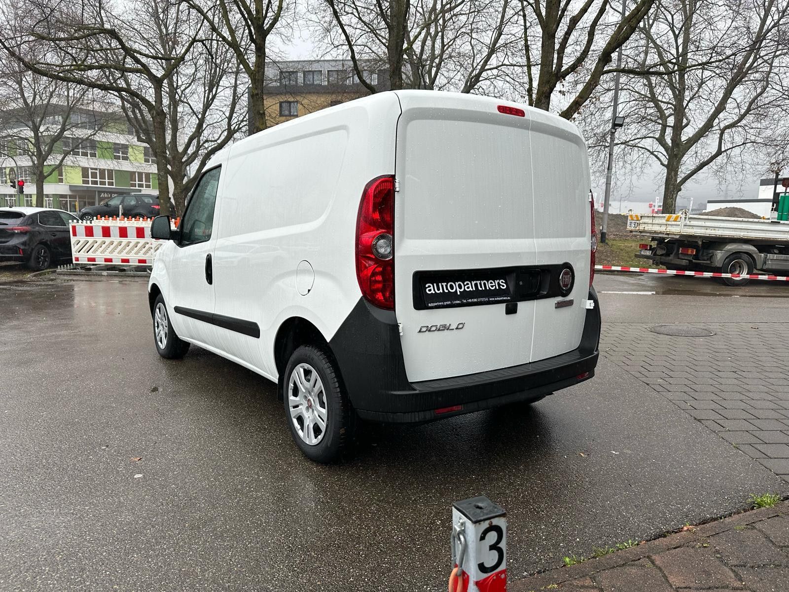 Fahrzeugabbildung Fiat Doblo 1.6 SX 3 Sitze NAVI KAMERA GARANTIE 12/202