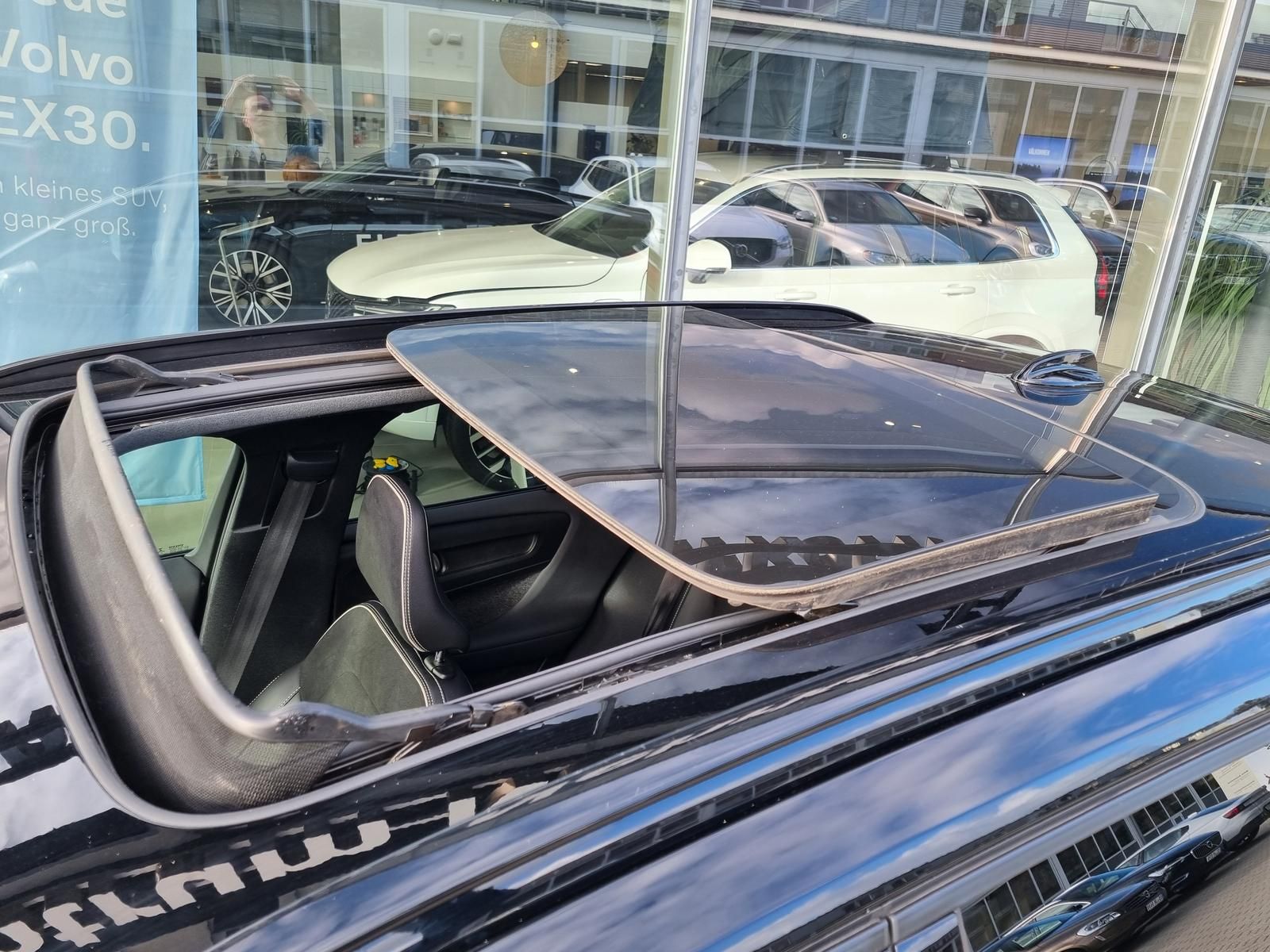 Fahrzeugabbildung Volvo XC40 T4 Recharge R-Design 'AHK, Panoramadach'