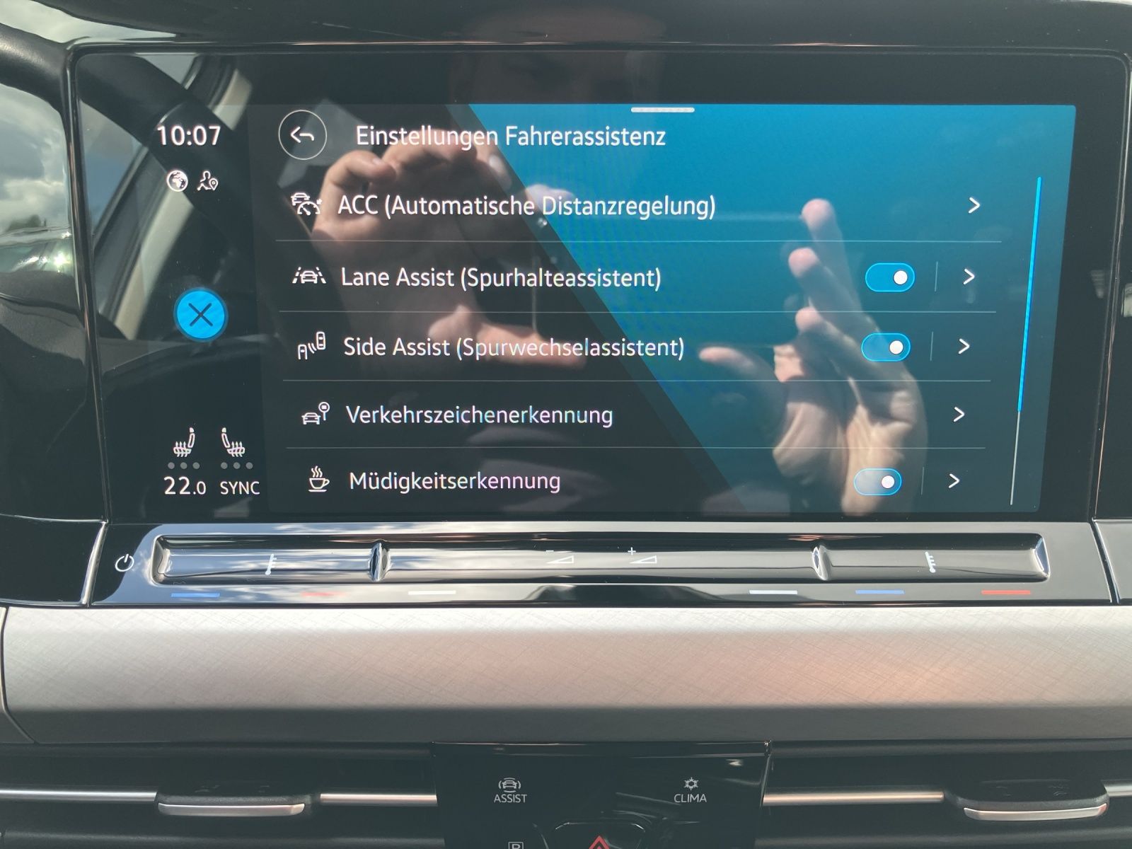Fahrzeugabbildung Volkswagen Golf VIII Variant TDI Life DSG LED Navi ACC AHK