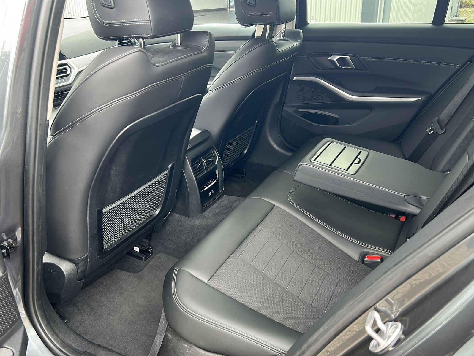 Fahrzeugabbildung BMW 318d Touring Advantage