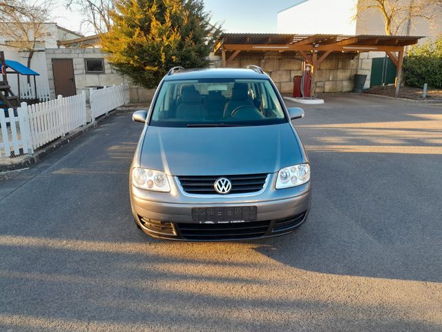 Volkswagen Touran , Klima, Sitz Heizung, AHK , Tüv neu !