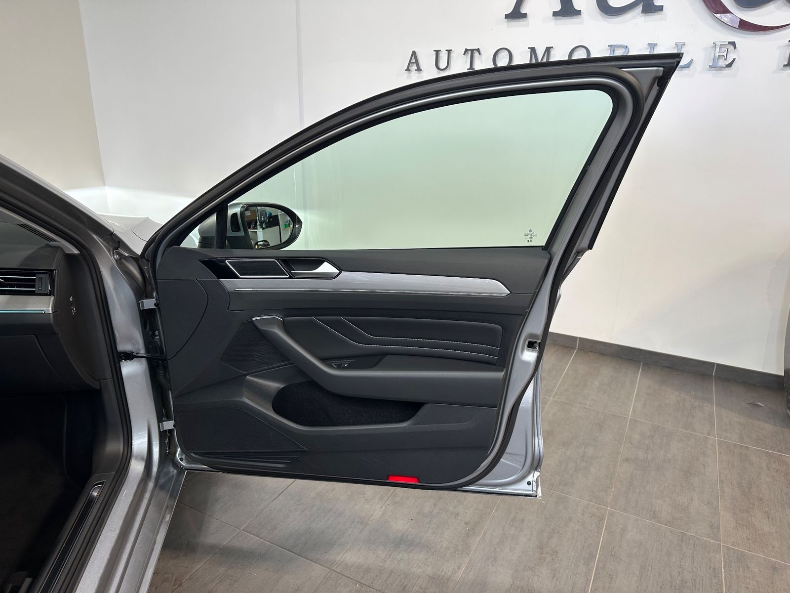 Fahrzeugabbildung Volkswagen Passat Variant 1.4 TSI DSG GTE NAV+IQ-LIGHT+PANO