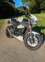 Triumph Speed Triple 1050, HP Corse, viel Zubehör - TRIUMPH 2011 1050 SPEED TRIPLE