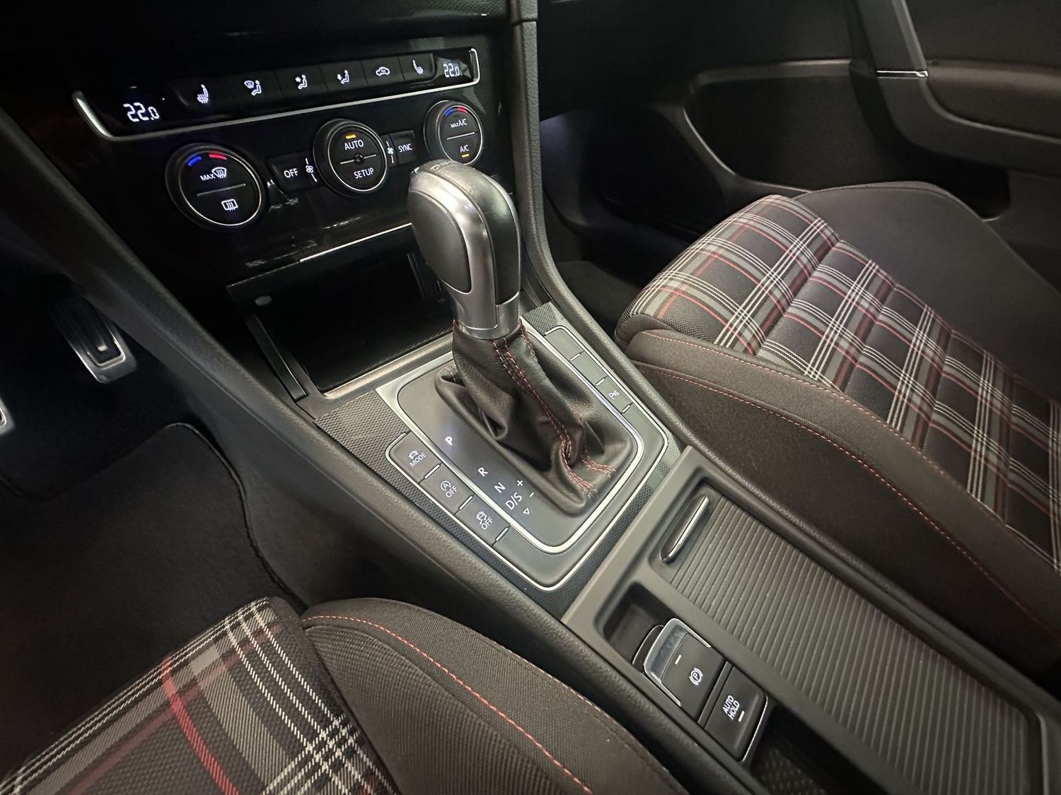 Volkswagen Golf GTI BMT Automatik Navi PDC Bi-Xenon SHZ foto 15