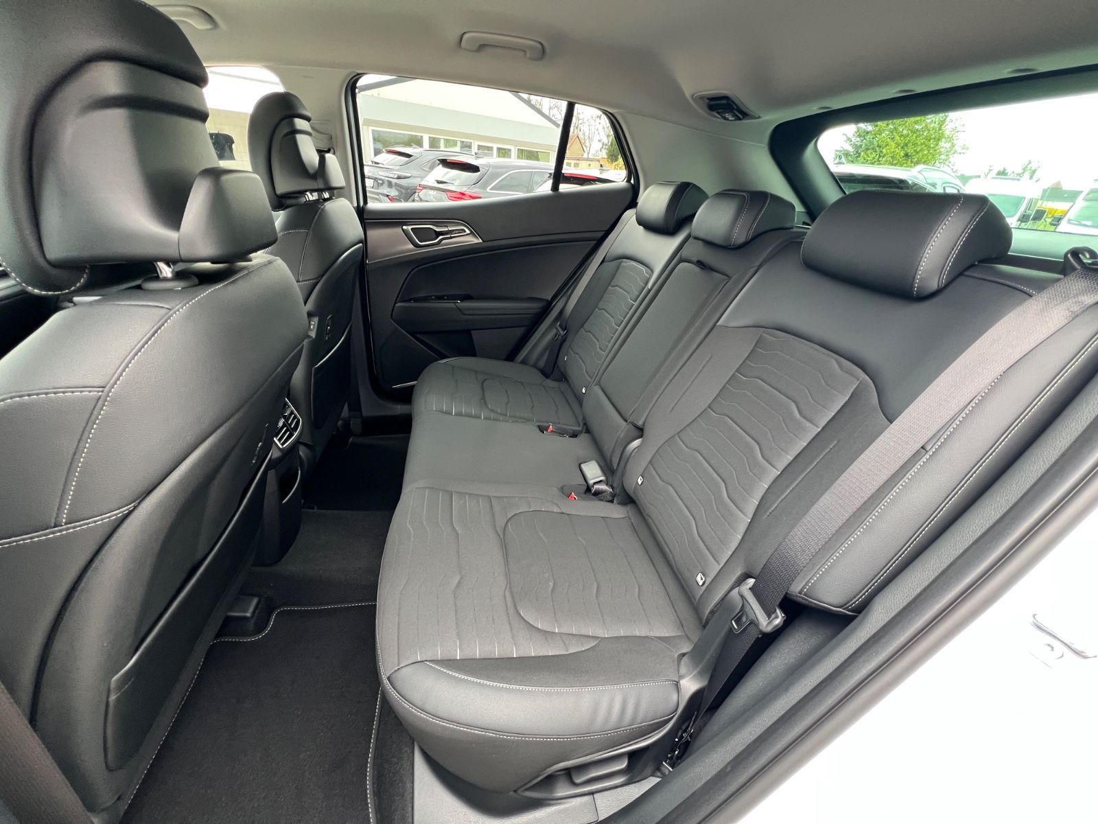 Fahrzeugabbildung Kia SPORTAGE 1.6T 48V 2WD DCT ULTIMATE EDITION