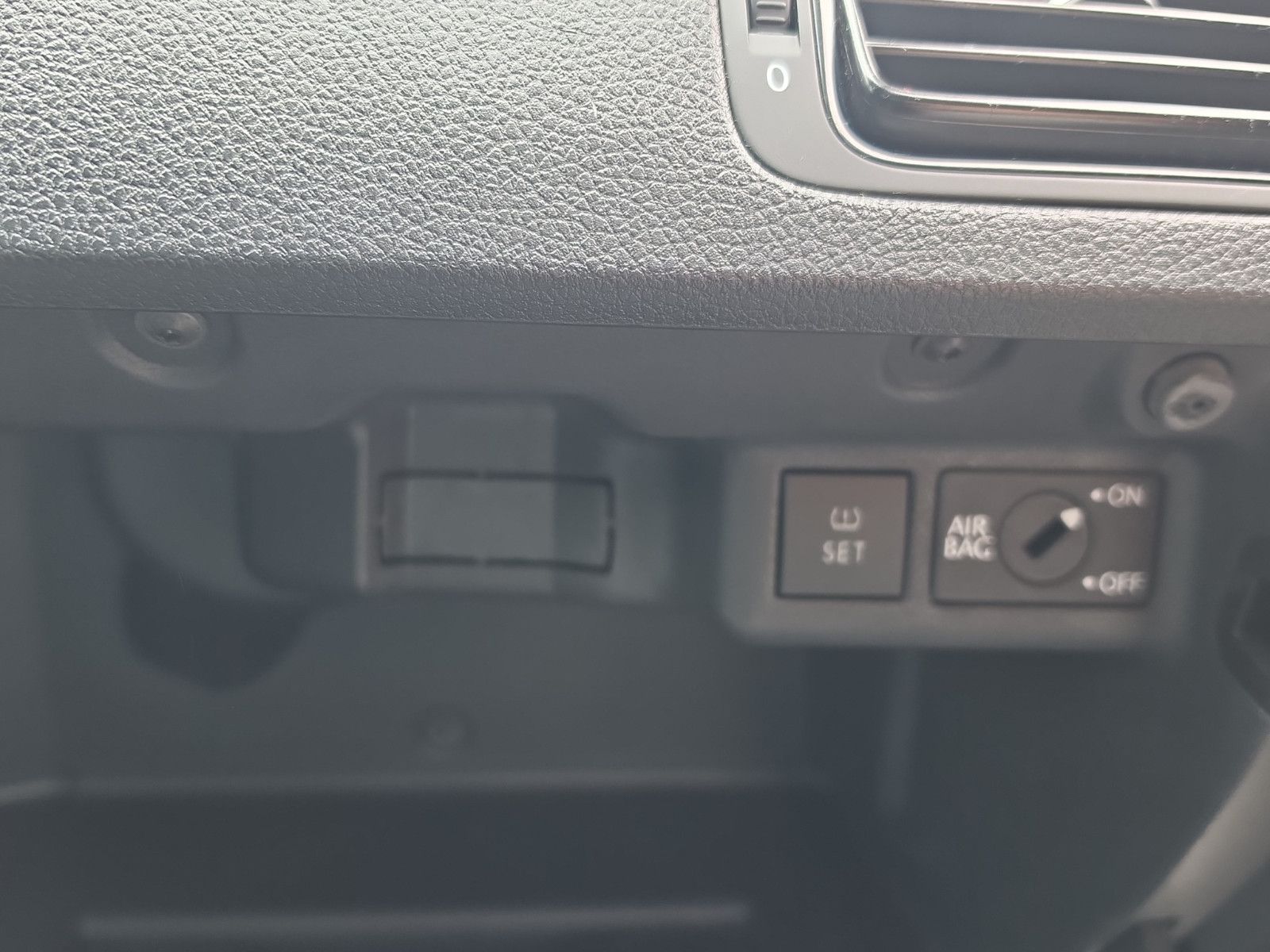 Fahrzeugabbildung Volkswagen Polo V Match 4-TÜRIG SHZ PDC LEDER