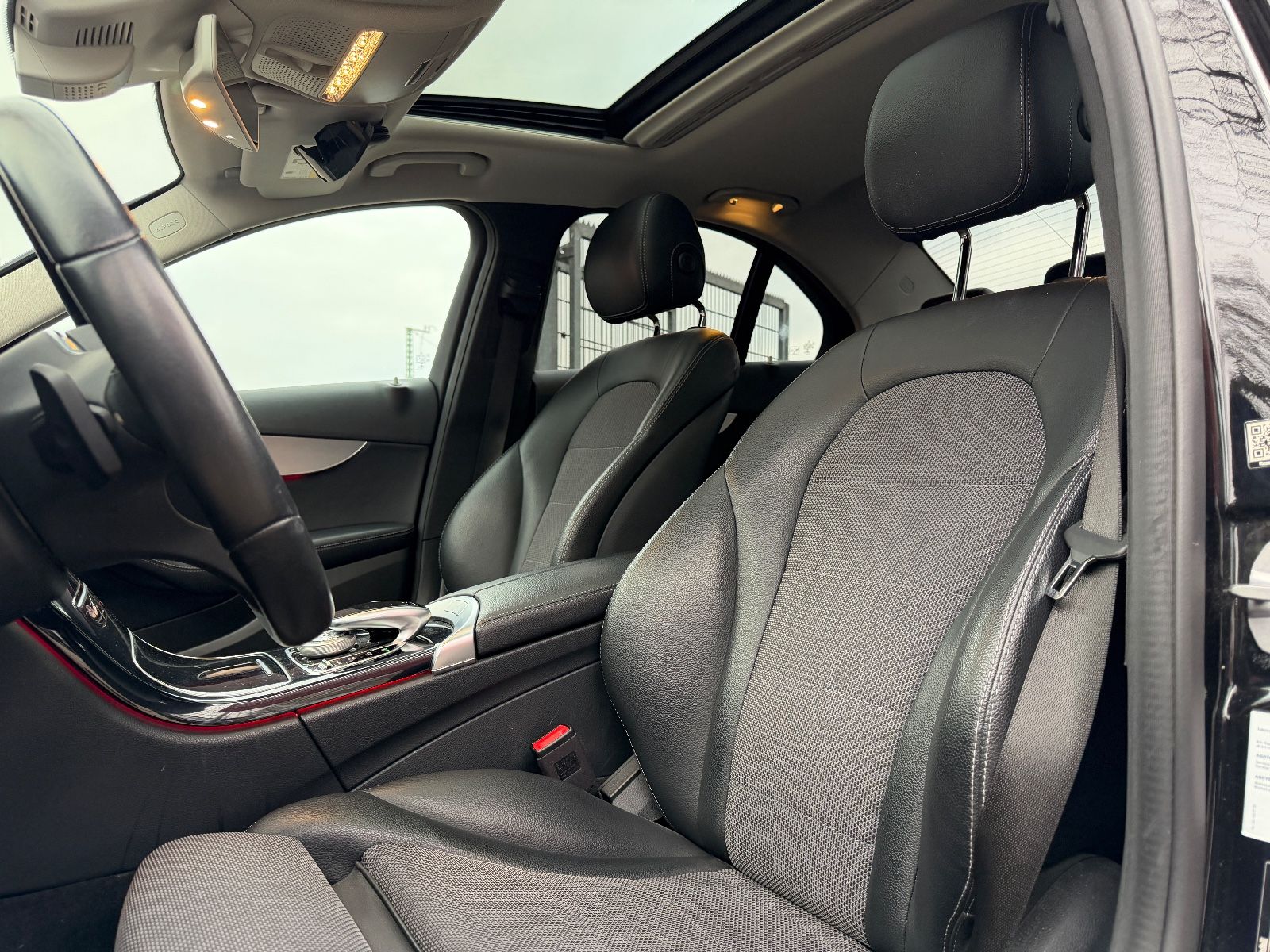 Fahrzeugabbildung Mercedes-Benz C 180 AMG*LED*SCHIEBEDACH*ALCANT*BURMESTER*KAMER