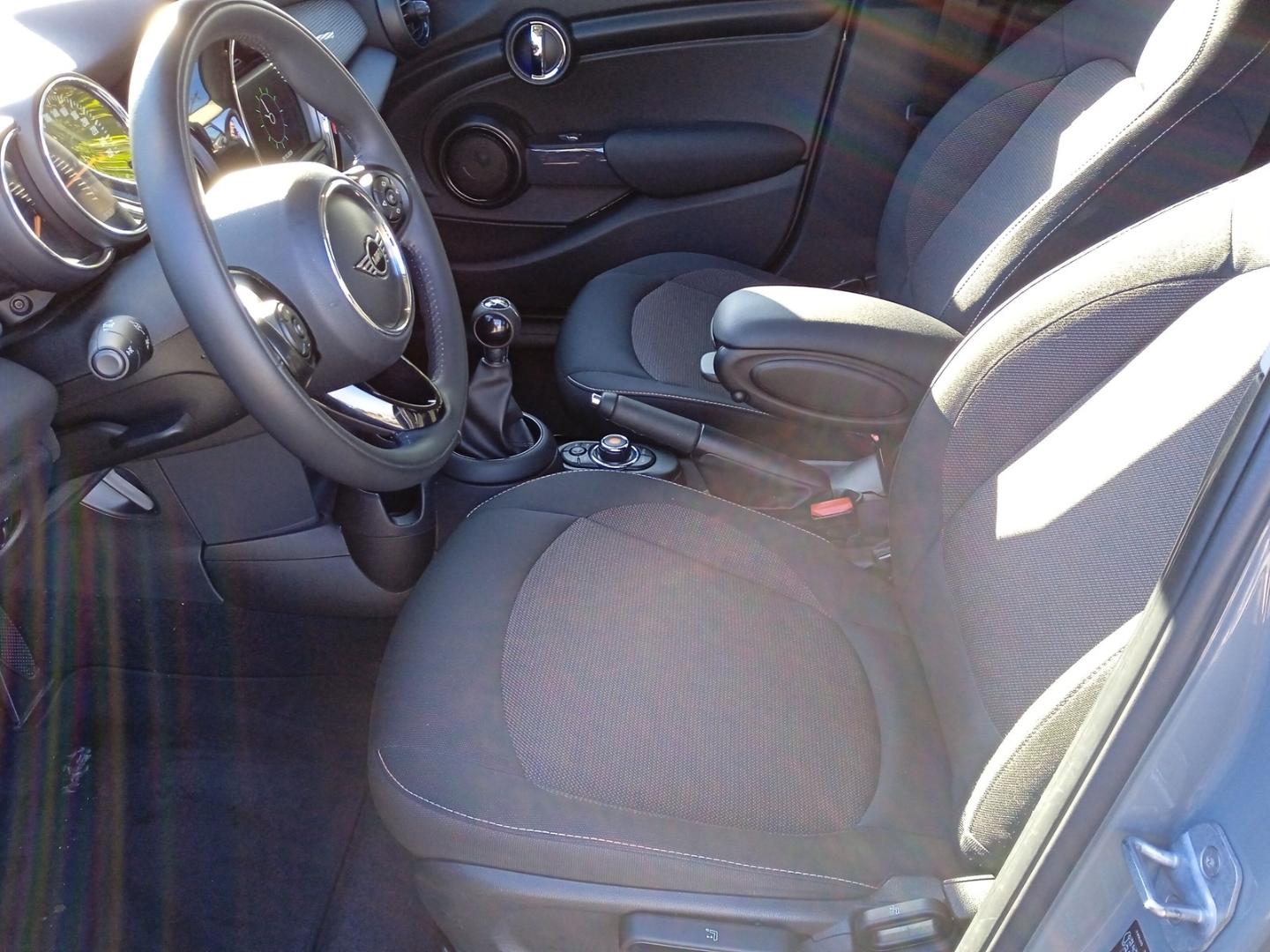 MINI Cooper 5-Türer Navi LED Sitzheizung PDC DAB Mult