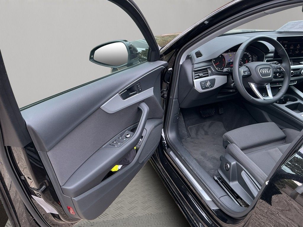 AUDI A4 2024