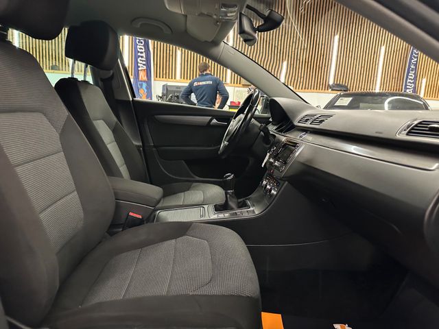 MYAUTOCENTER – Gebraucht- und Jahreswagen mit Werkstattservice in Pfaffenhofen Volkswagen Passat Variant Comfortline BlueMotion *AHK*Klima