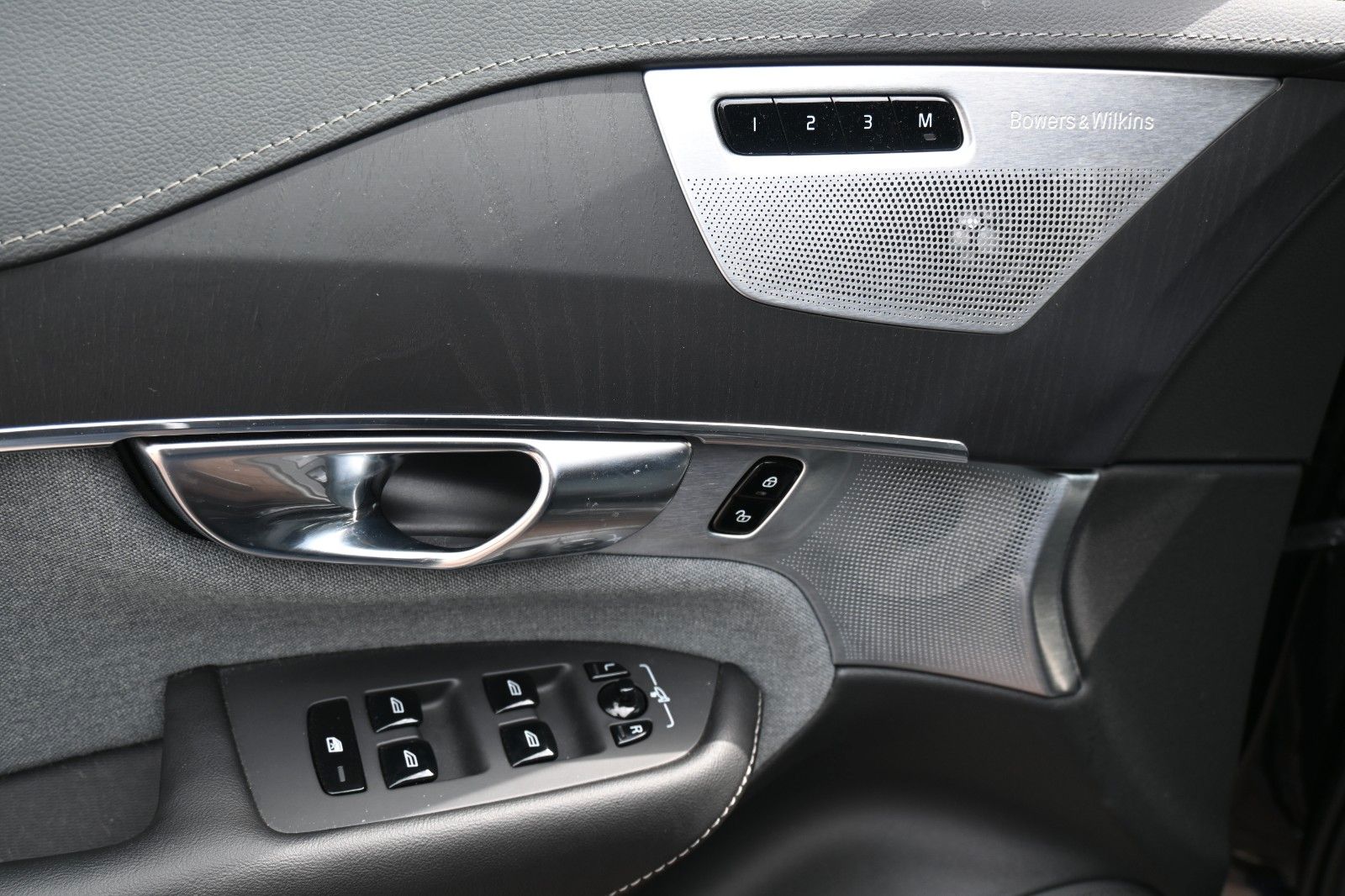 Fahrzeugabbildung Volvo XC90 B5D AWD Inscription*LUFT*STDHZG*360*AHK*ACC