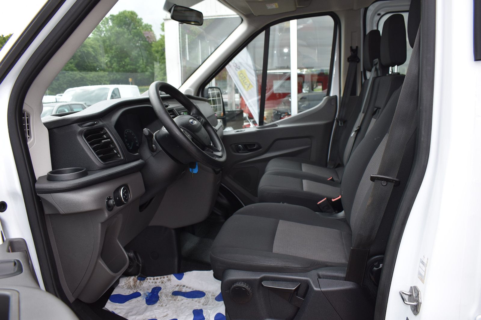 Fahrzeugabbildung Ford Transit Pritsche 310 L2 Doppelkabine *AHK*