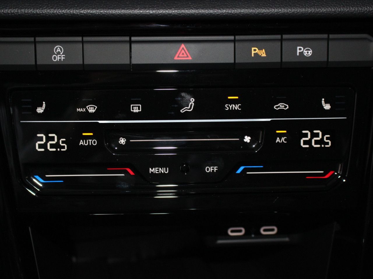 Fahrzeugabbildung Volkswagen T-Roc 2.0 TSI R-Line 4Motion/Pano/IQDrive/AHK