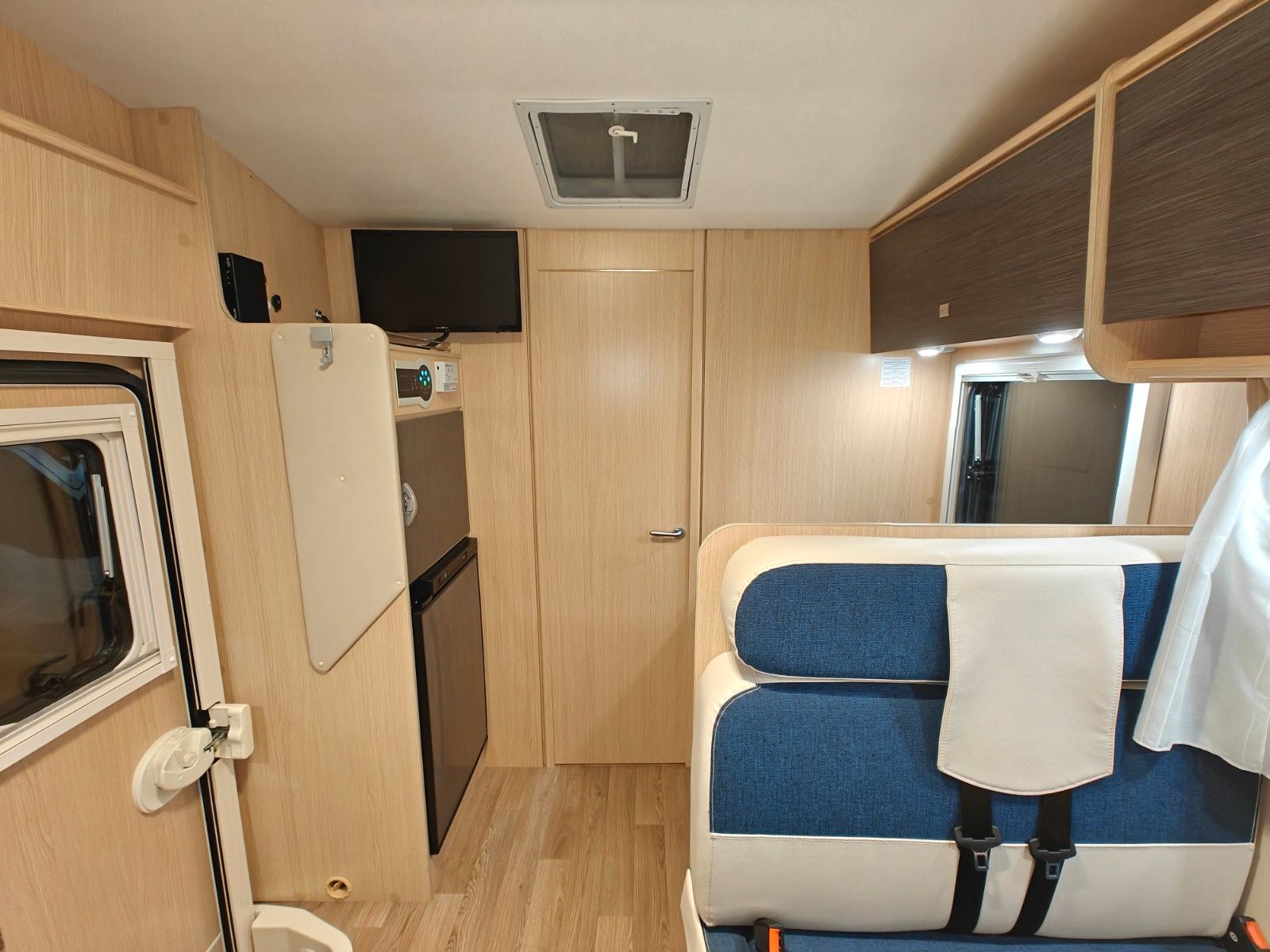 Fahrzeugabbildung XGO Dynamic 95 P - Autom. SAT, TV, Einzelbetten -