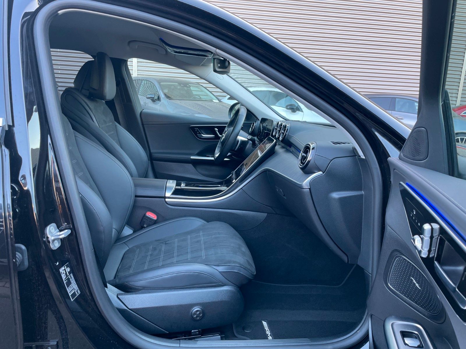 Fahrzeugabbildung Mercedes-Benz C 200 AMG AHK+Memory+Distr+R-Kamera+Keyless+19"