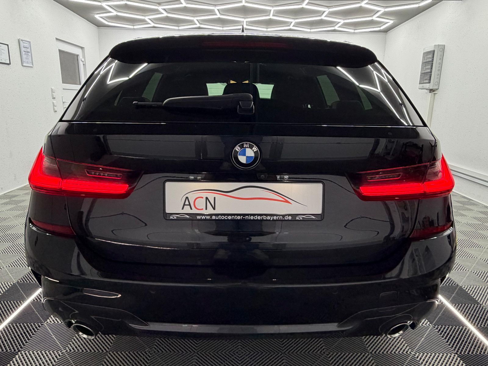 Fahrzeugabbildung BMW 320d xDrive M-SPORT/STZHG/AHK/DRIVING ASS+/DISPL