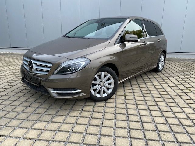 B Klasse 200 BlueEfficiency AHK/XENON/PDC/16-ZOL