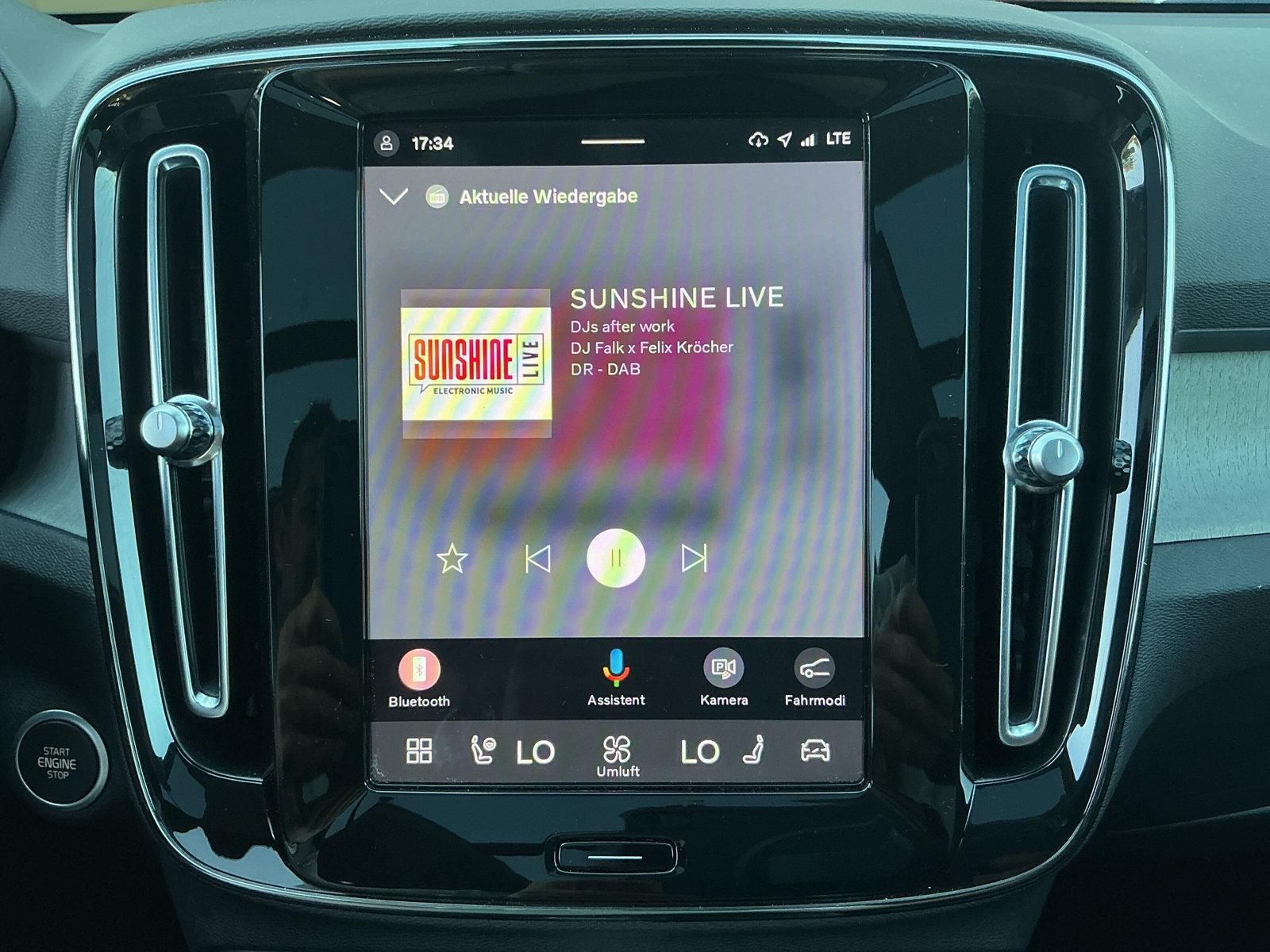 Volvo XC40 B3 DKG Dark LED PANO H&K Apple&Andro RFK foto 25