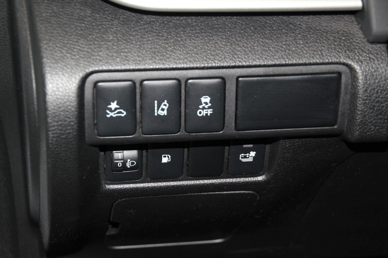 Fahrzeugabbildung Mitsubishi Eclipse Cross Plus Hybrid 4WD