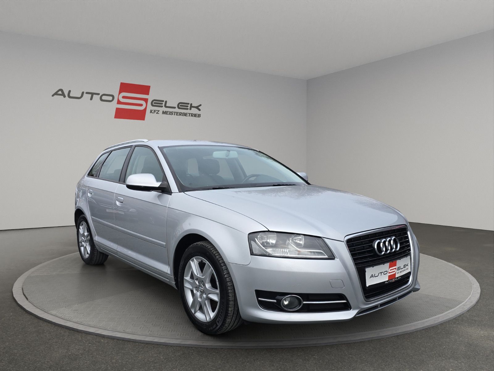 Fahrzeugabbildung Audi A3 Sportback 1.2 TFSI Attraction+Klima+SHZ