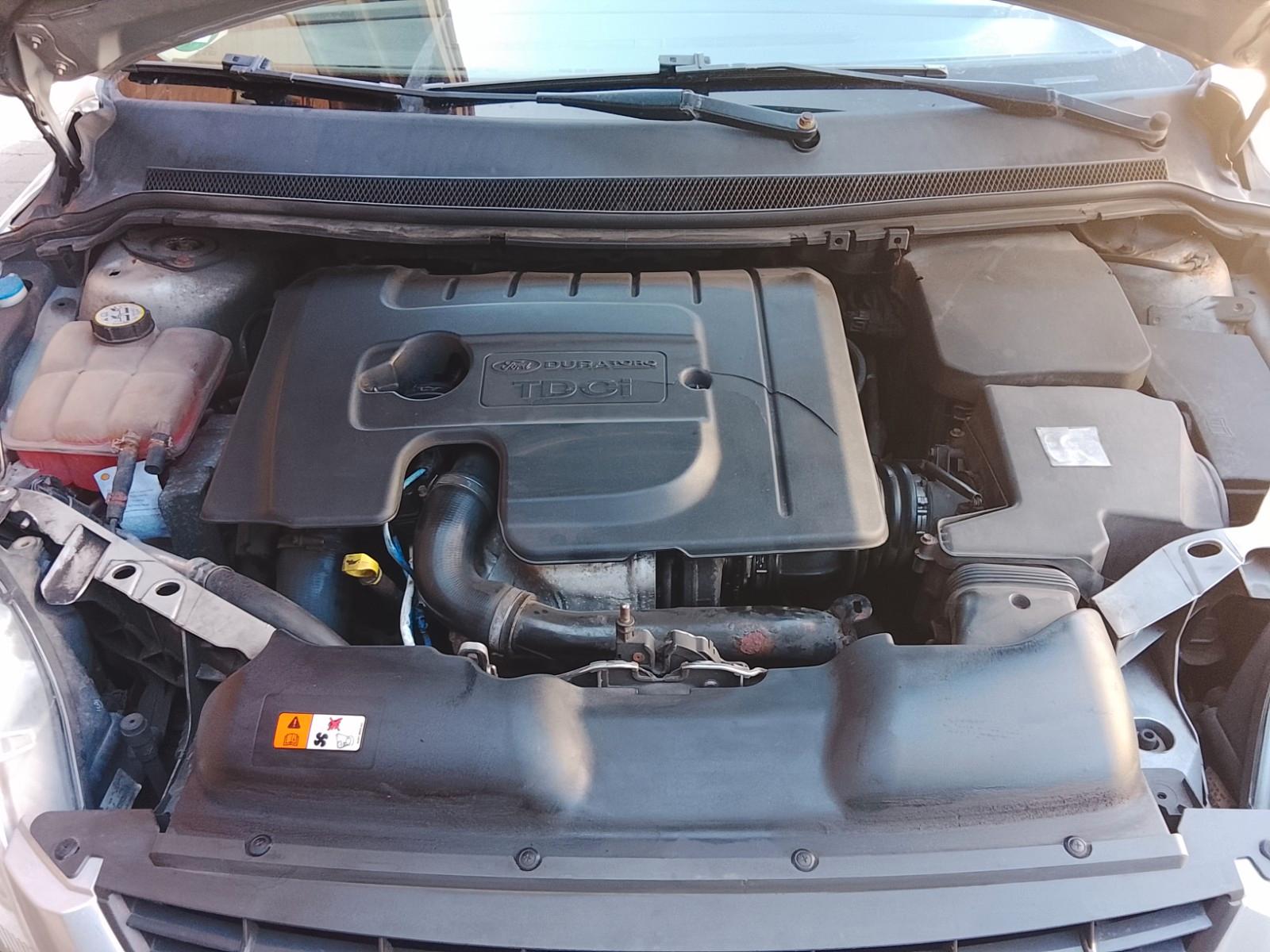 Ford Focus 2010 — interior