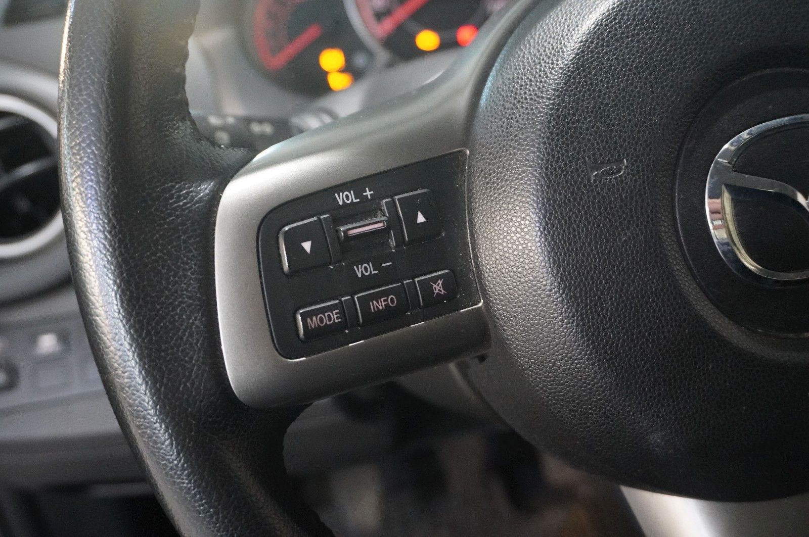 Fahrzeugabbildung Mazda 2 Lim. 1.6D SPORT LINE KLIMA/NEBEL/CD/TÜV/AHK