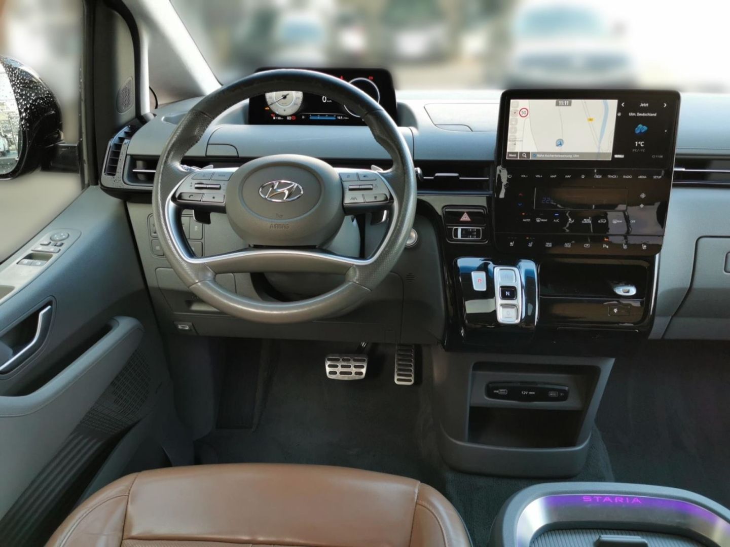 Fahrzeugabbildung Hyundai STARIA Signature 4WD 7-Sitzer PANO+AHK+GARANTIE