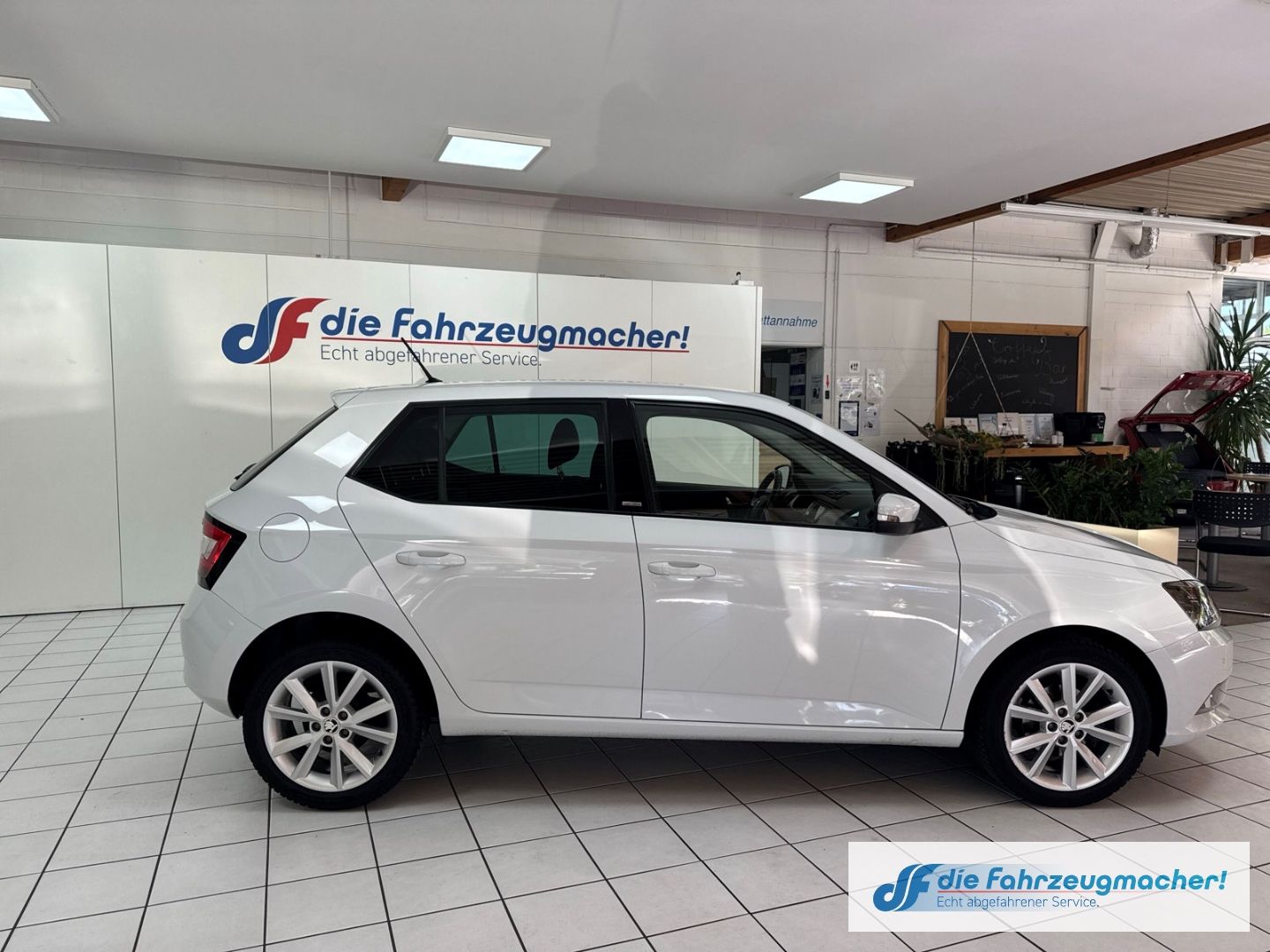 Fahrzeugabbildung SKODA Fabia Joy 1.0 MPI Sperrdiff. Klimaautom DAB SHZ