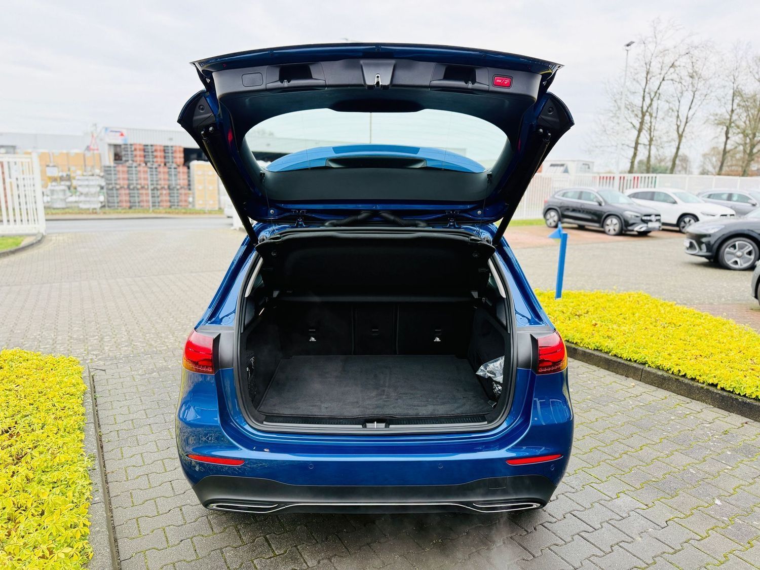 Fahrzeugabbildung Mercedes-Benz B 200 PROGRESSIVE, Winter, LED, Navi, PTS, RFK,