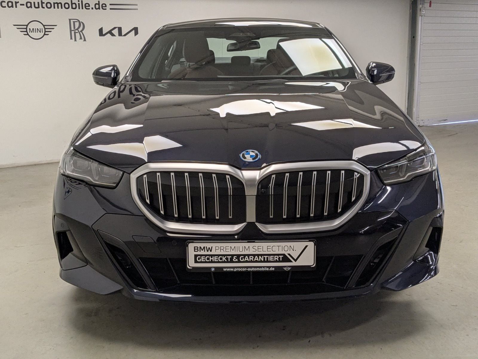 BMW 550e xDrive M Sport ACC AHK Pano HuD SHZ v h 360 foto 3