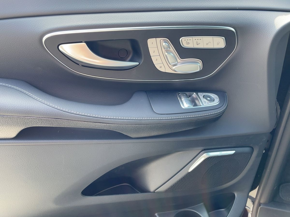 Fahrzeugabbildung Mercedes-Benz V 300 d 4M lang AMG/360°/Pano/Airmatic/AHK