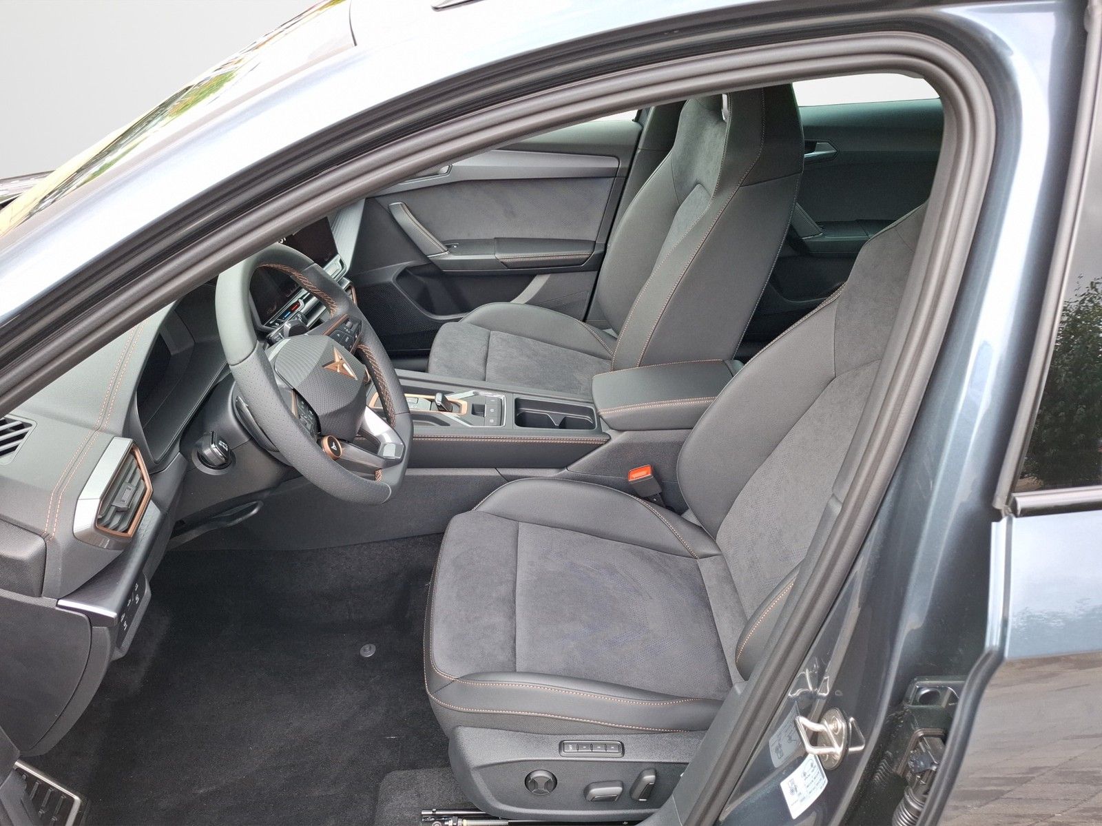 CUPRA Leon VZ 2.0 TSI 4Drive DSG / ACC / AHK/ MATRIX / - Image 9