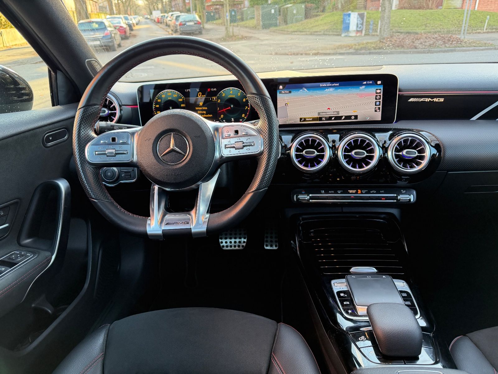 Fahrzeugabbildung Mercedes-Benz A 35 AMG 4Matic*BURMESTER*PANO*LED*ALCANTARA*19"