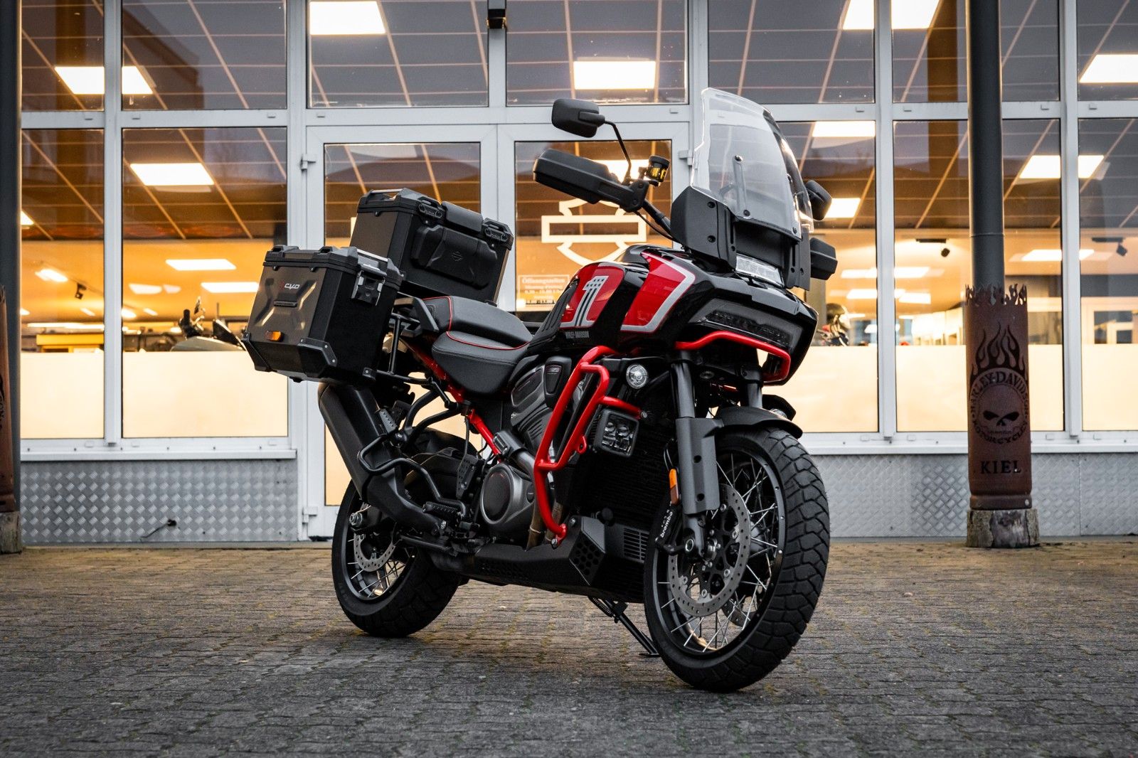 Fahrzeugabbildung Harley-Davidson RA1250SE PAN AMERICA CVO - 1.Hand