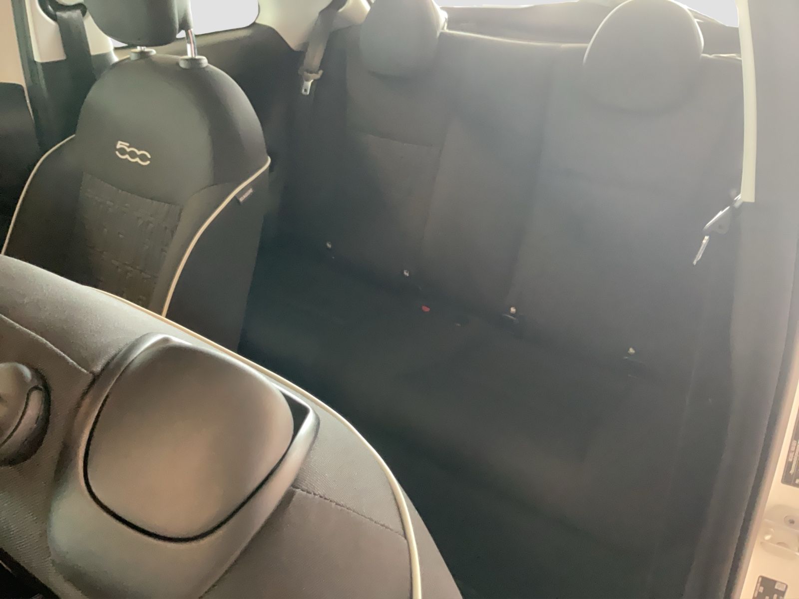 Fahrzeugabbildung Fiat 500e + Radio- & Winterpaket