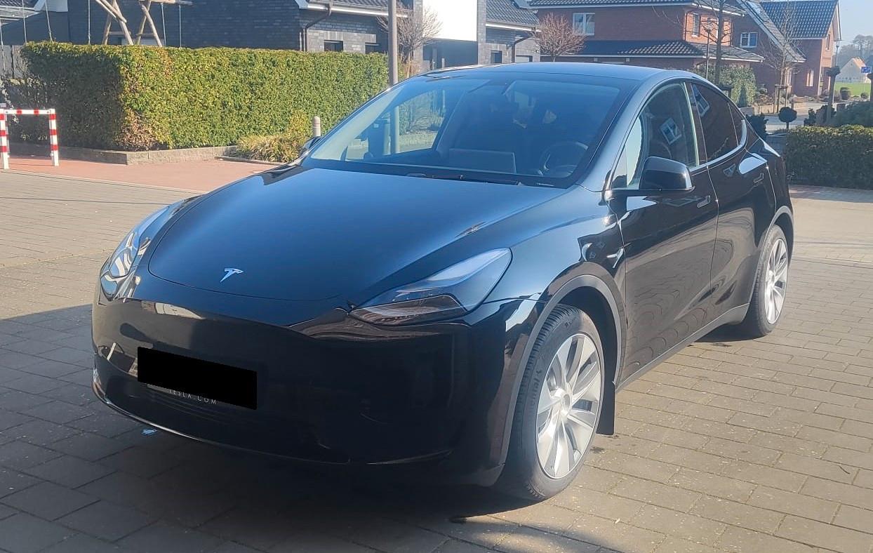 Tesla Model Y Basis RWD