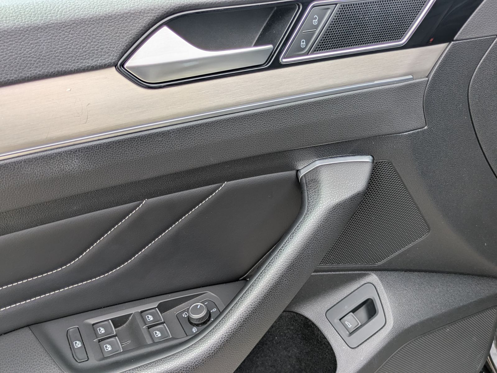 Fahrzeugabbildung Volkswagen Passat 2.0 TDI Elegance AHK*ACC*MATRIX*MASSAGE