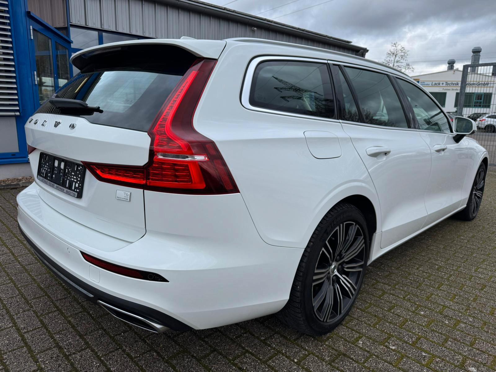 Volvo V60 T6 AWD PLUG-IN INSCRIPTION AHK SHD LED 360°