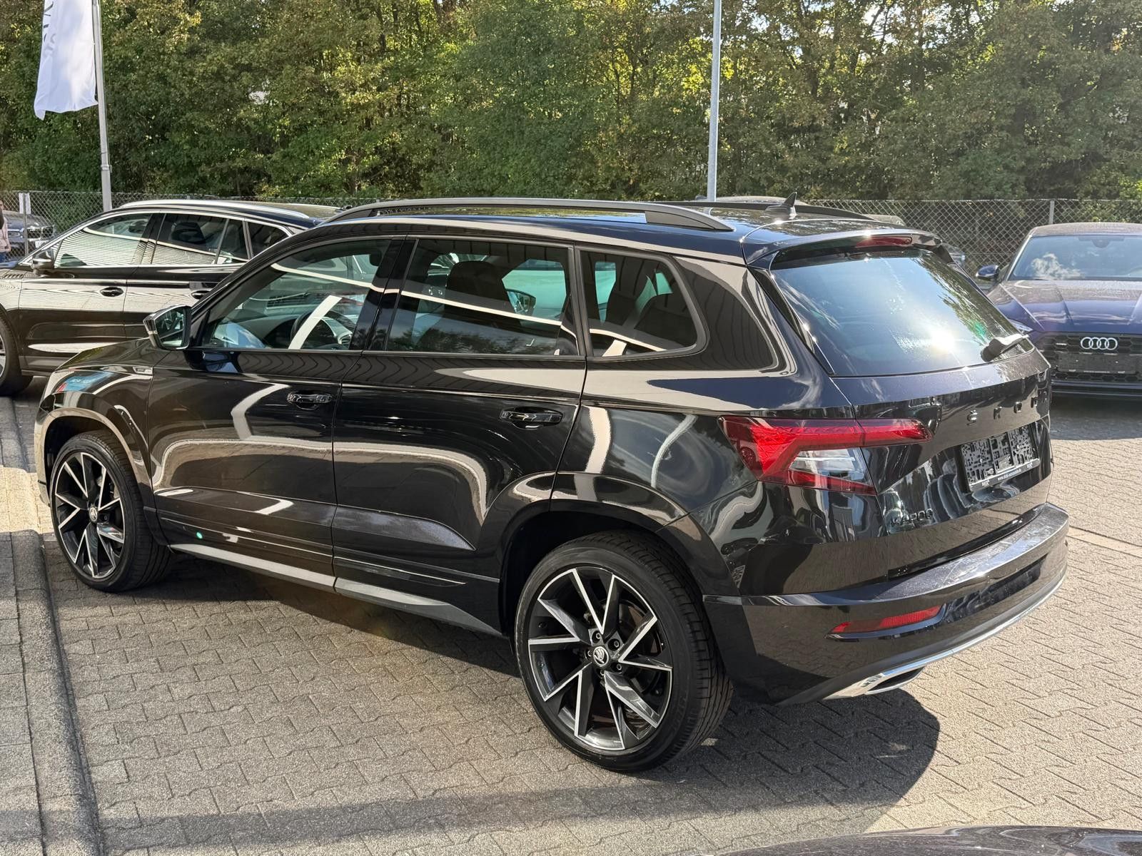 Fahrzeugabbildung SKODA Karoq 2.0TSI Sportline 4x4 DSG LED+NAVI+SHZ+TEMP