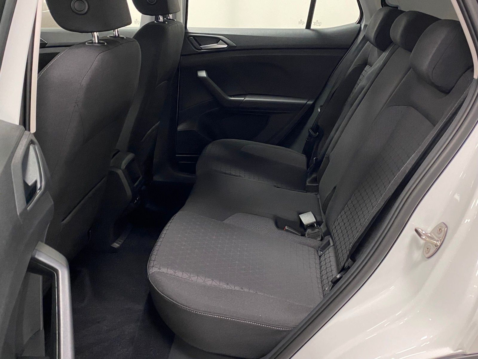 Fahrzeugabbildung Volkswagen T-Cross 1.0 TSI DSG Life+ALU 16"++PDC++TELEFON++